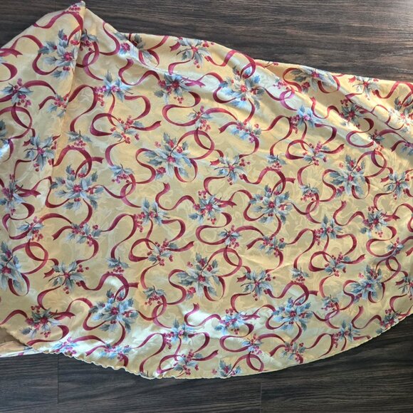 Vintage Traditional Style Holiday Fabric Tablecloth Featuring Ribbons & Holly - Picture 4 of 6